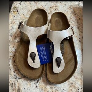 Birkenstock size 5– fits more like a 5 1/2